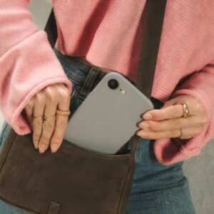 coque iphone 16e / 17e tech protect gris