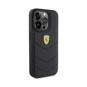 Coque iPhone 15 Pro Ferrari Quilted Metal Logo noire — visuel 4