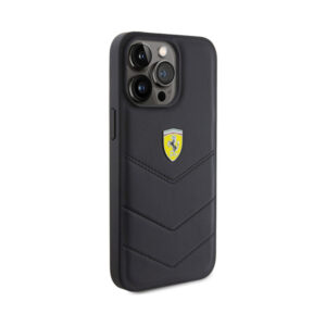 Coque iPhone 15 Pro Max Ferrari Quilted Metal Logo noire — visuel 4