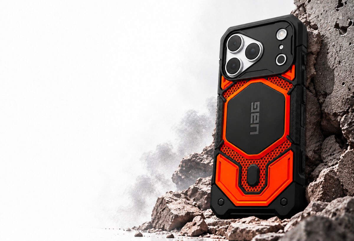 Coque UAG Monarch pour iPhone, photographiée sur la roche
