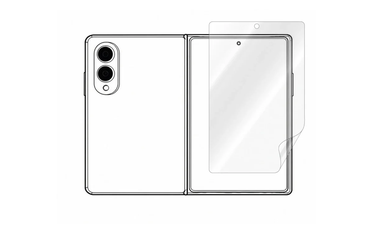 Pose d'un film de protection sur l'écran extérieur d'un Galaxy Z Fold 8 avant installation de la coque